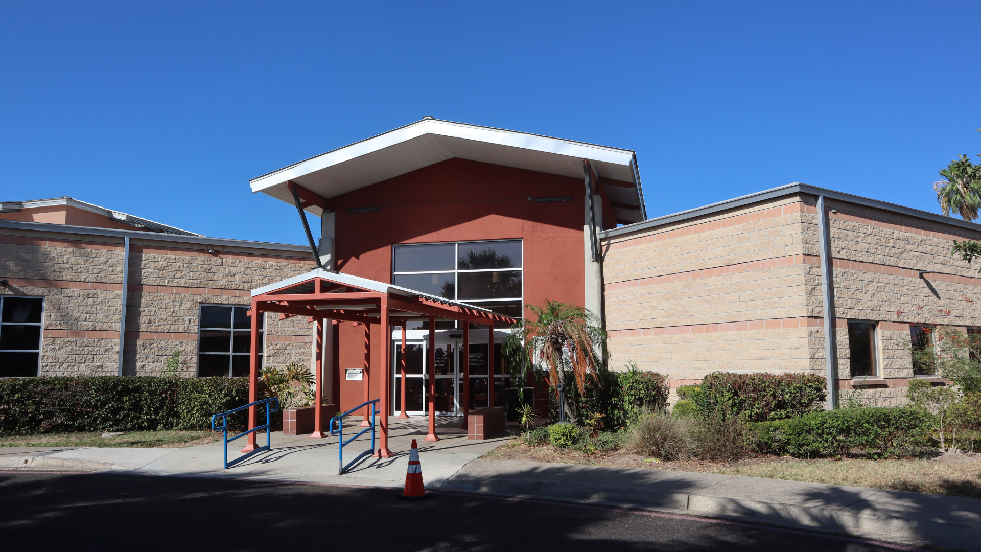 Exterior of Palm View Branch Library